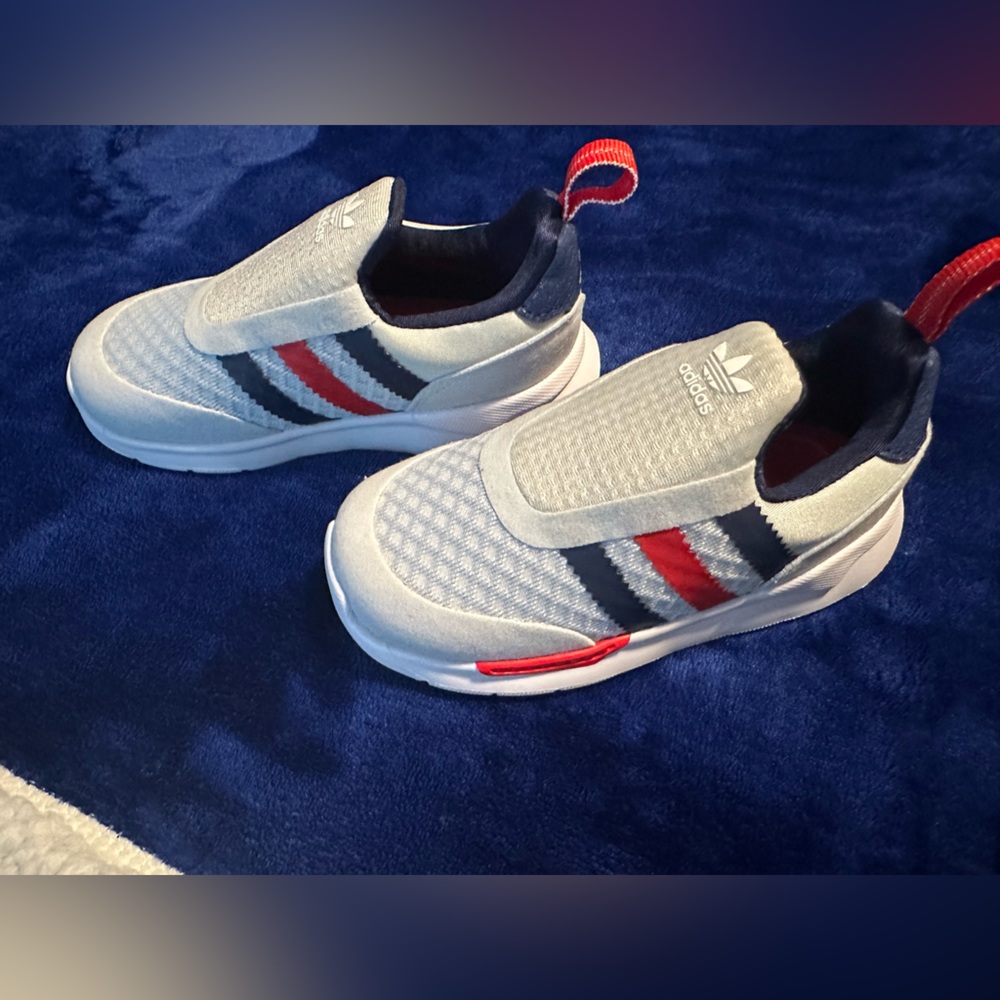 BRAND NEW Adidas toddler sneakers size 7